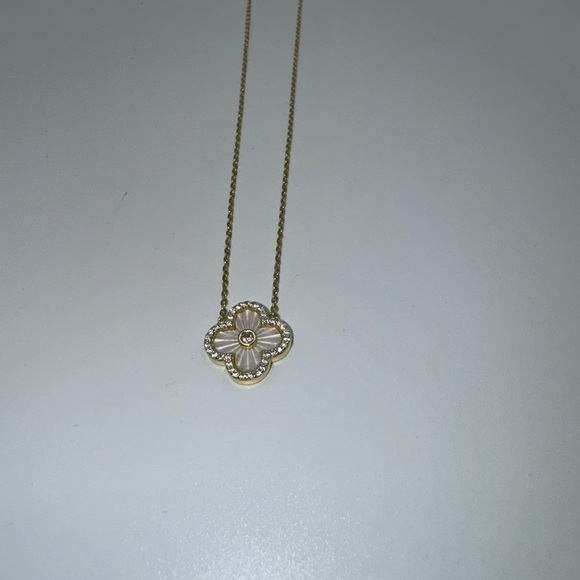 Mother of Pearl Clover Necklace - Picture 7 of 8